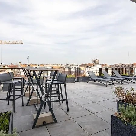 Rooftop Access - New With Balcony * ブダペスト
