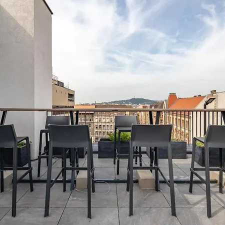 Rooftop Access - New With Balcony شقة