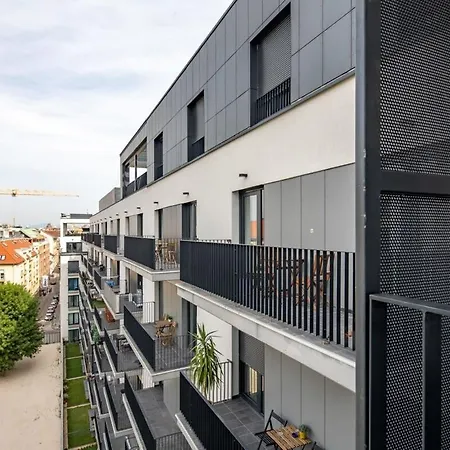 شقة Rooftop Access - New With Balcony *